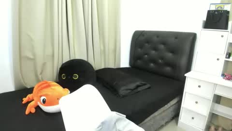 yanie online show from January 9, 5:18 pm