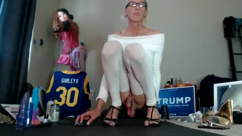 Snapshot of adamseve777 chatting on December 15, 8:58 pm TaylorSexbot online show from December 15, 8:58 pm