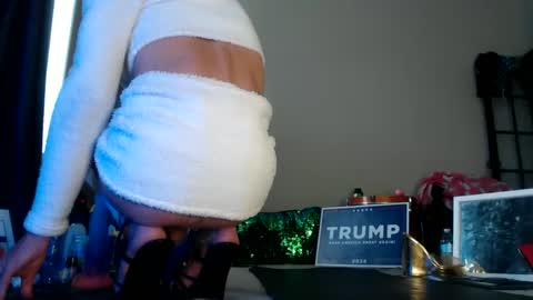 Snapshot of adamseve777 chatting on December 22, 6:48 pm TaylorSexbot online show from December 22, 6:48 pm