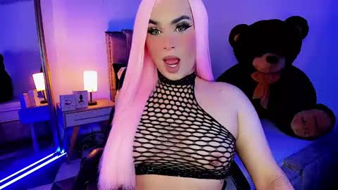 Snapshot of alexia_mattel chatting on February 9, 8:02 pm alexia mattel online show from February 9, 8:02 pm
