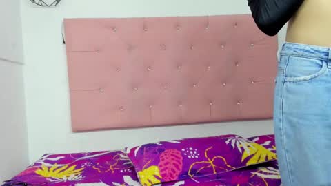 Snapshot of alice_oceans chatting on December 14, 4:23 am Alice Oceans.  online show from December 14, 4:23 am