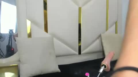 allison_69ts online show from December 2, 10:46 pm