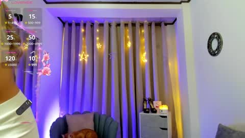 Snapshot of allison_alahia chatting on December 6, 12:44 pm Allison online show from December 6, 12:44 pm