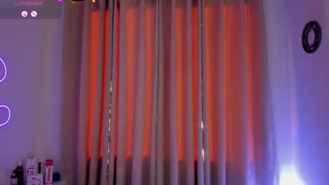 Snapshot of allison_alahia chatting on September 22, 12:43 pm Allison online show from September 22, 12:43 pm