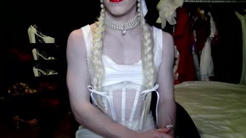 Amalie online show from October 9, 8:32 pm