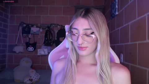 Andrea  online show from May 22, 5:42 pm