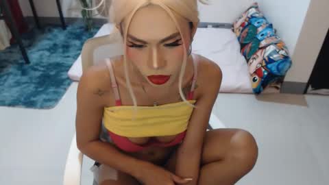 DIVINE ANGEL online show from February 14, 2:52 am