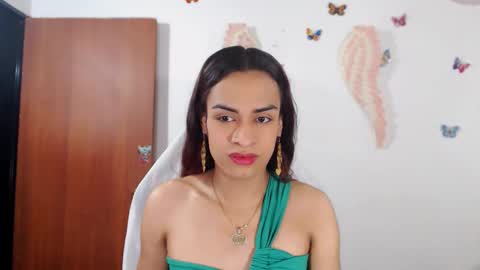 ints marianaroldan945 online show from March 8, 10:22 am