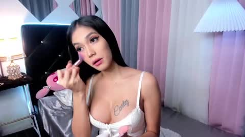 AshyElliston online show from January 24, 7:30 am