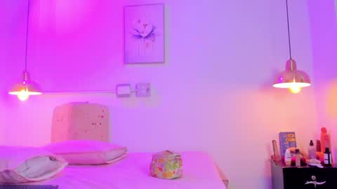 aria_millers1 online show from June 4, 11:35 am