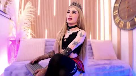 Ari  online show from December 15, 9:31 pm