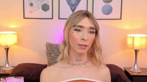 Snapshot of arivega chatting on February 25, 5:30 am Nice to meet you thumb up me please its important I LOOK MY BIO DOWN online show from February 25, 5:30 am