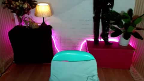 nicole online show from December 22, 7:40 pm