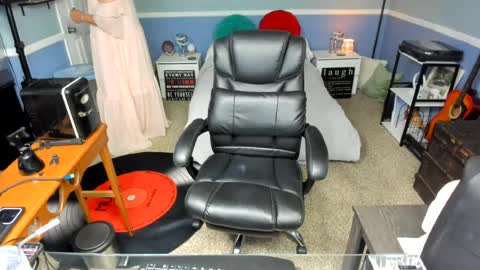AudreyLynn online show from August 9, 1:45 am
