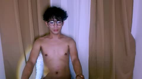 bigdickasian_gay online show from October 13, 5:42 am