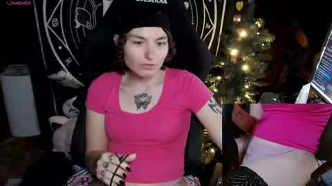 BrandiWRLD999 online show from December 18, 4:42 am