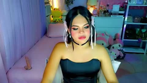 Mia online show from February 7, 8:09 am