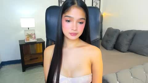 candiceferragamo online show from January 17, 2:58 pm