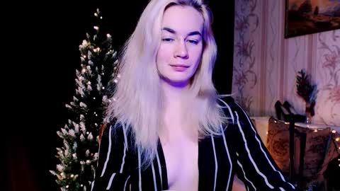 Carin online show from December 14, 8:04 pm