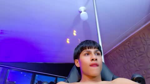 carolinejesh online show from January 8, 12:14 am