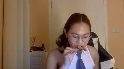 chelly4u69 online show from December 22, 6:07 am