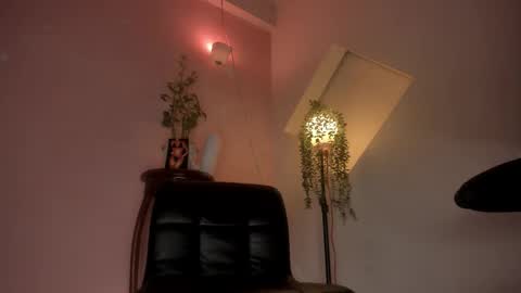 chloe_cooperr online show from October 18, 12:25 am