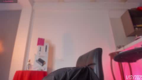 chloe_cooperr online show from December 2, 7:50 pm