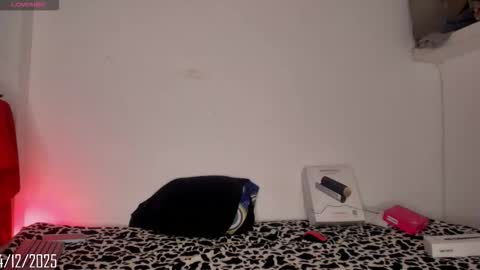 chloe_cooperr online show from December 4, 7:18 pm