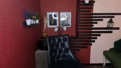 Chloe online show from December 16, 2:33 pm