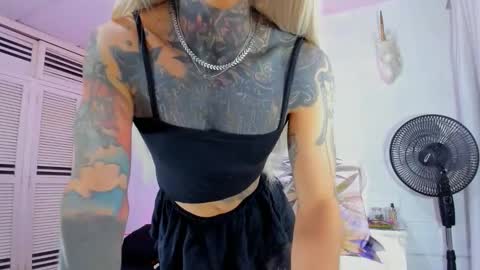 drippyorlove online show from November 29, 7:27 pm