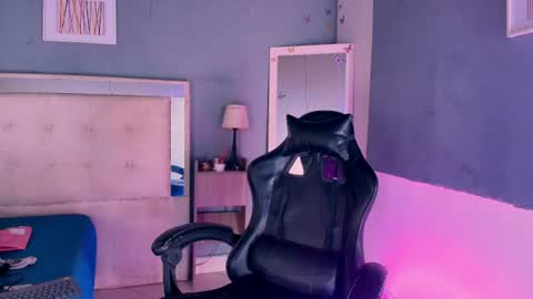 emily_castillo1_ online show from July 25, 6:33 am