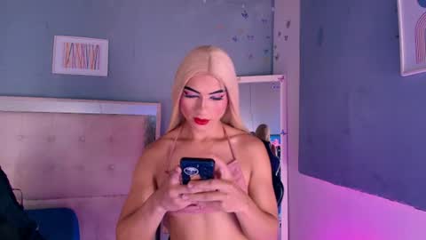 emily_castillo1_ online show from July 26, 6:53 am