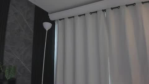 emmaclark_1 online show from December 19, 9:42 pm