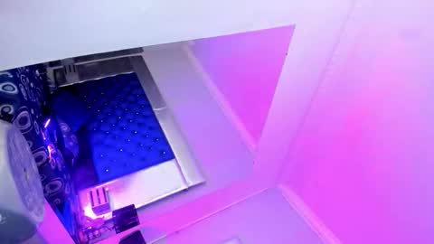 evanllelyne online show from February 1, 12:48 pm