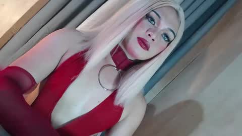 DANIELLA - DONT FORGET TO GIVE ME A THUMBSU UP online show from January 16, 5:27 am