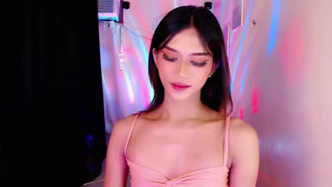 Hi Im Genny online show from December 5, 5:10 am