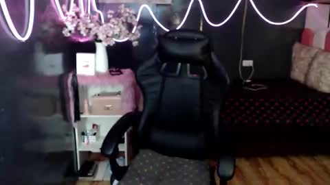 fuschiafucker online show from December 21, 12:16 am