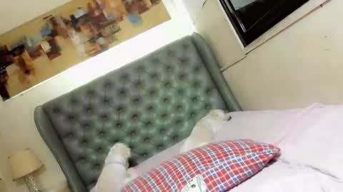 urGIRL online show from January 7, 1:47 pm