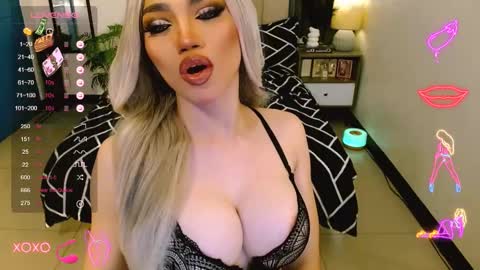 Kim - DONT FORGET TO FOLLOW AND GIME THUMBS UP online show from January 28, 3:04 am