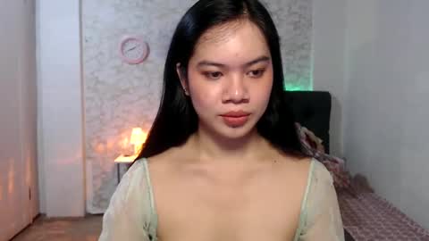 geneviev online show from December 4, 12:08 pm