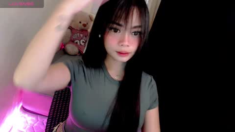 Snapshot of gorgeoustransgirl chatting on March 2, 11:09 am Emmy online show from March 2, 11:09 am