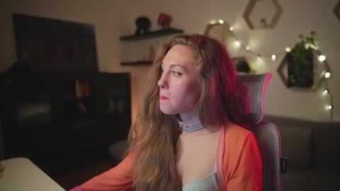 hahayessihaveone online show from October 22, 5:15 pm