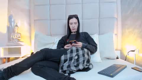 Snapshot of hecate1_ chatting on October 19, 7:50 pm Keira Hecate online show from October 19, 7:50 pm