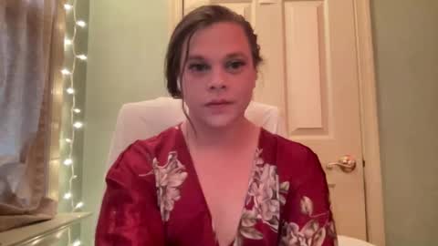 Snapshot of holly23hopefull chatting on December 14, 9:24 pm Hollys Drive threw Side Of CB. online show from December 14, 9:24 pm