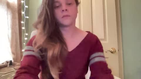 Snapshot of holly23hopefull chatting on December 29, 7:32 pm Hollys Drive threw Side Of CB. online show from December 29, 7:32 pm