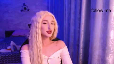 honey_sunset online show from October 26, 9:11 pm