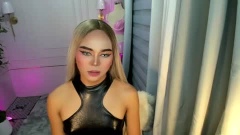 Bella Crawford online show from June 24, 8:01 am