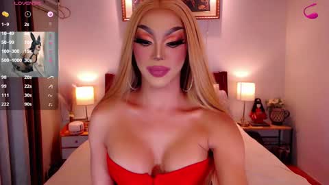 Snapshot of jenifers_body chatting on February 14, 7:54 pm Queen Jenifer online show from February 14, 7:54 pm