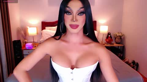 Snapshot of jenifers_body chatting on March 2, 6:05 am Queen Jenifer online show from March 2, 6:05 am