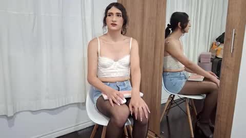 Kaylee Sims online show from December 18, 2:28 am